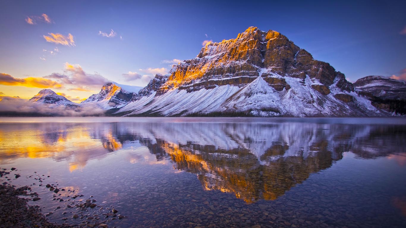 Crowfoot Mountain and Bow Lake, Banff National Park, Alberta, Canada (© Paul Zizka/All Canada Photos/Getty Images)(Bing Canada)