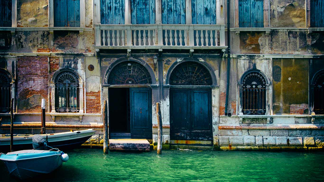 Building façade and canal in Venice, Italy (© Jim C. Martin)(Bing United States)