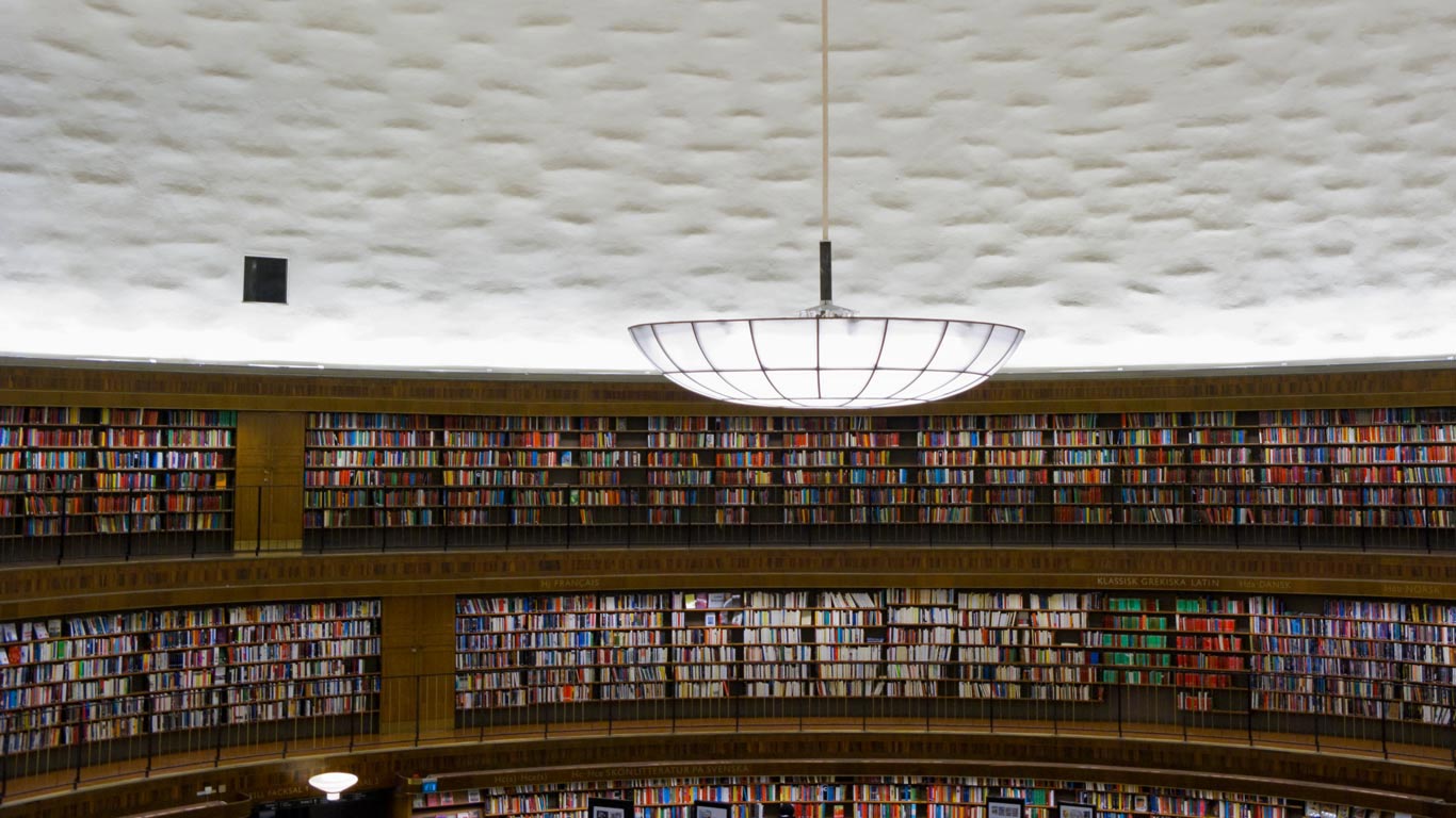 ｢ストックホルム市立図書館｣スウェーデン, ストックホルム (© Gallery Stock)(Bing Japan)
