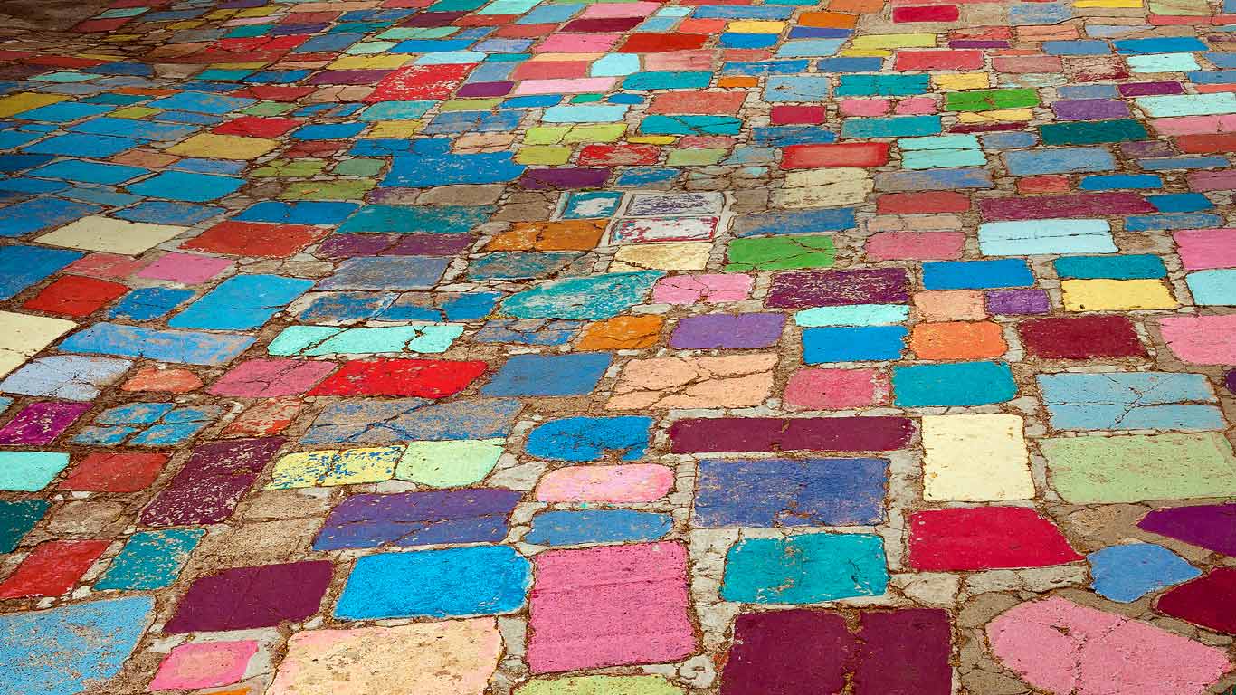 Multicolored cobblestones in the Spanish Village Art Center in Balboa Park, San Diego, California, USA (© Marco Brinkman)(Bing United Kingdom)