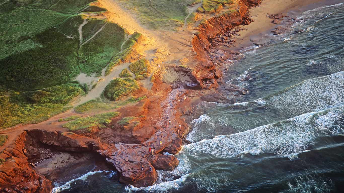 Aerial of Cavendish Beach, PEI National Park, Prince Edward Island (© BarrettÊ&ÊMacKay/Getty Images)(Bing Canada)