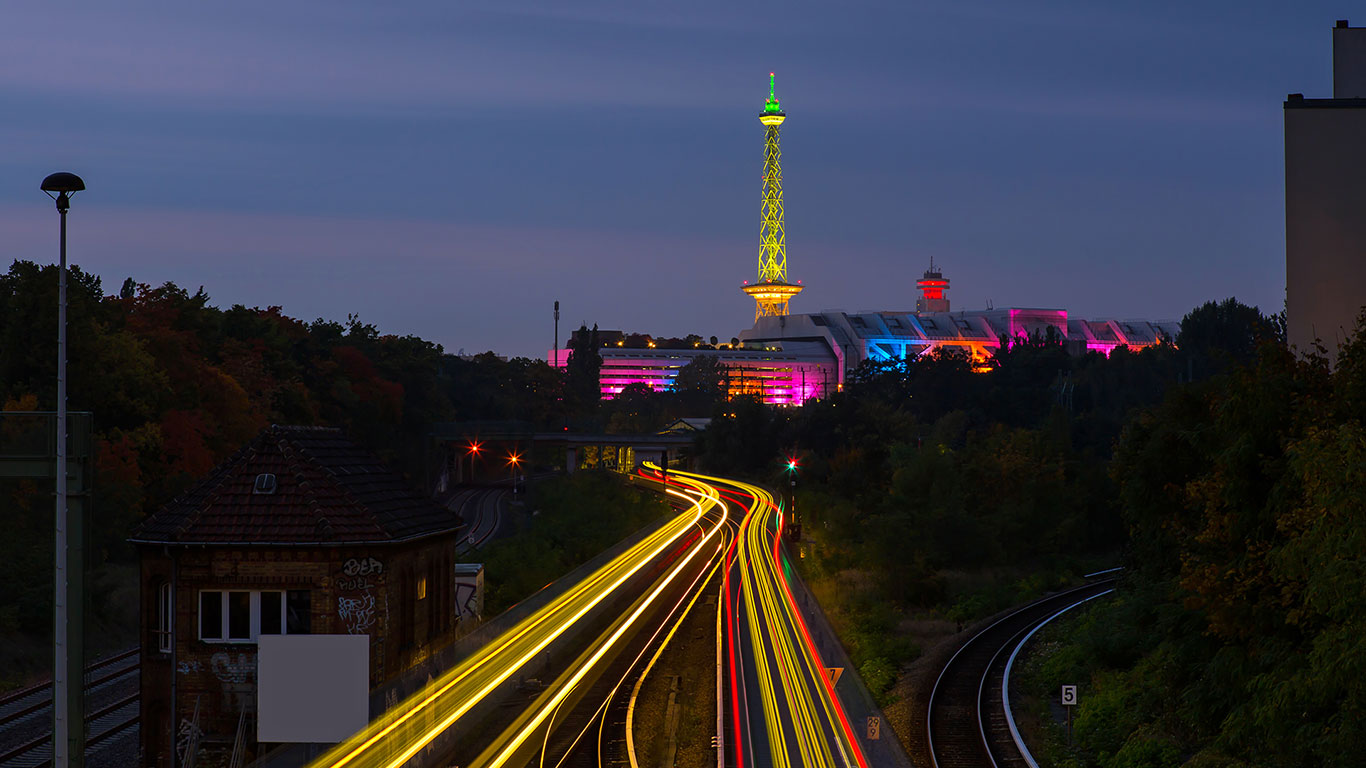 Funkturm und Messegelände, Berlin, Deutschland (© fhm/Moment/Getty Images)(Bing Deutschland)