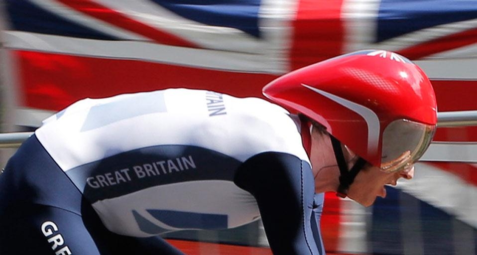 Bradley Wiggins in action at London 2012 (© Christophe Ena / Getty) &copy; (Bing United Kingdom)