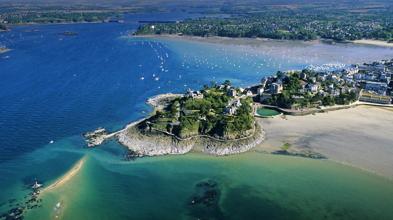 Vue aérienne de Dinard, Ille-et-Villaine, Bretagne (© Camille Moirenc/Hemis.fr)(Bing France)