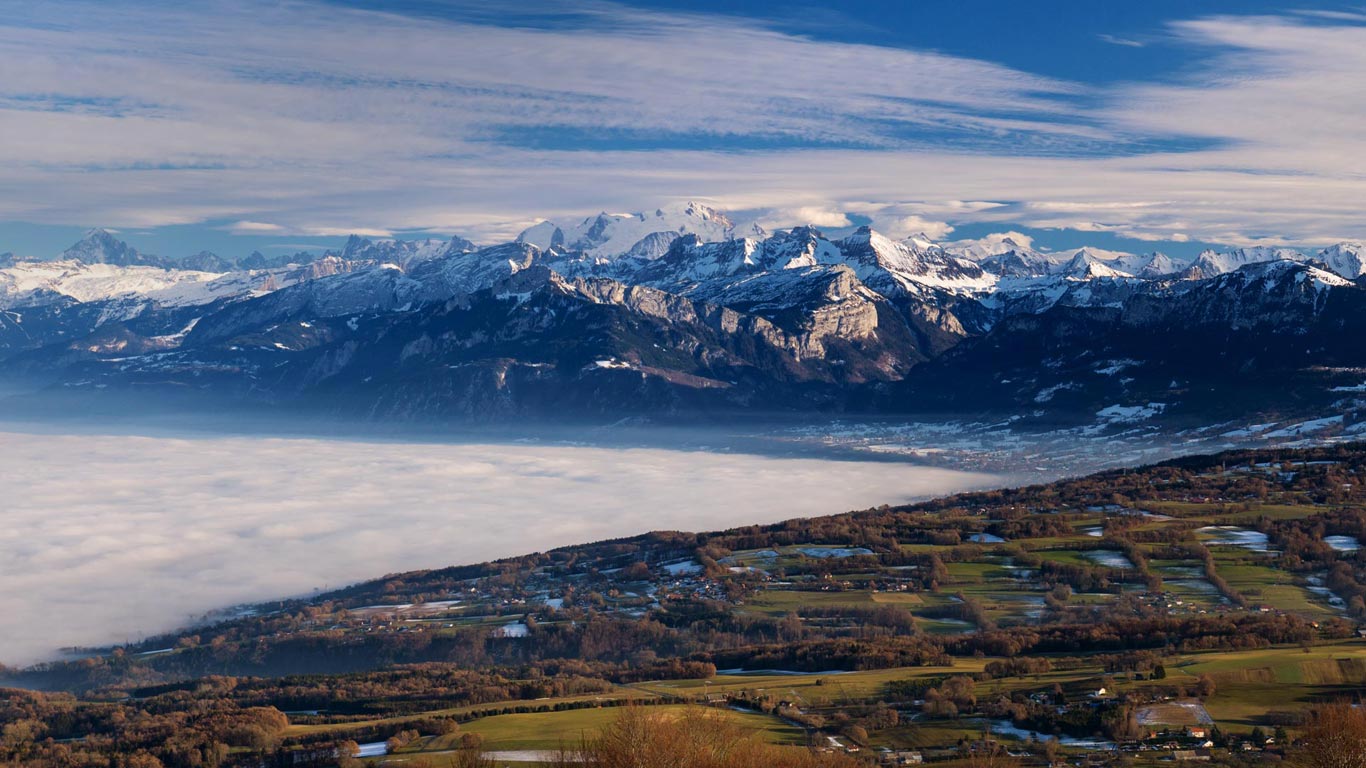 The Mont Blanc massif, seen from Mont Salève, France (© Niggli/Nimia)(Bing United Kingdom)