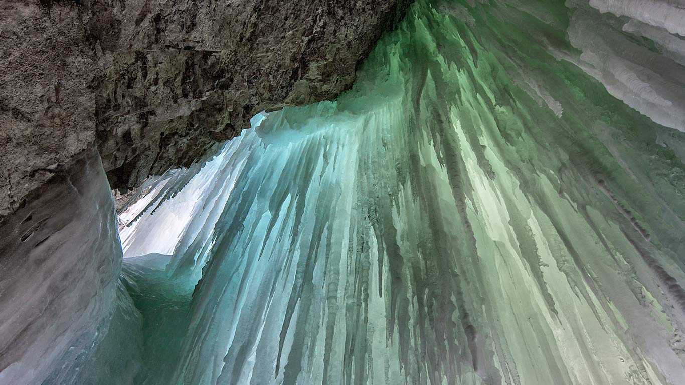 Icicles hanging from frozen Panther Falls, Banff National Park, Alberta (© Darwin Wiggett/All Canada Photos/Corbis)(Bing Canada)