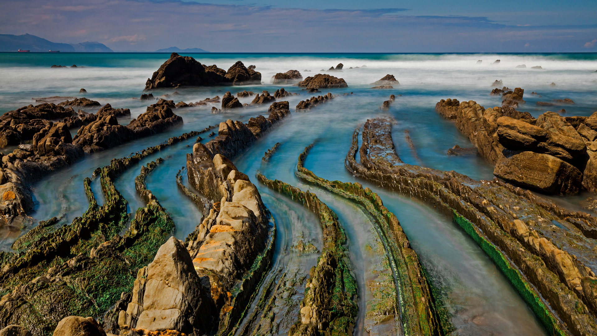 Golfo di Biscaglia nella Costa Basca vicino a Bilbao, Spagna (© Olimpio Fantuz/eStock Photo)(Bing Italia)