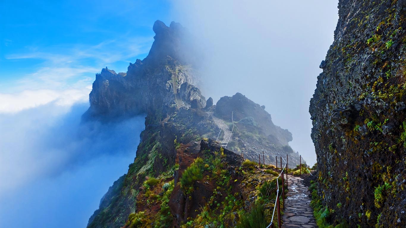 Mountain trail in Madeira, Portugal (© Rusinka/Shutterstock)(Bing United Kingdom)