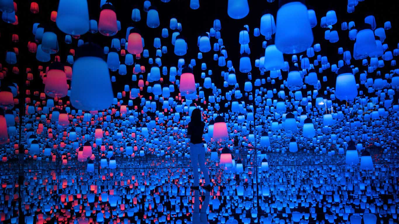Hanging lamps at the Mori Building Digital Art Museum in Tokyo (© Behrouz Mehri/Getty Images)(Bing United Kingdom)