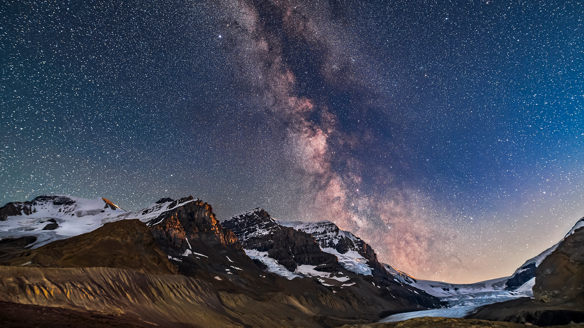 The Milky Way and galactic core area over Mount Andromeda (centre), Mount Athabasca (left) and the Athabasca Glacier (right) at the Columbia Icefields (© Alan Dyer/VW PICS/Universal Images Group via Getty Images)(Bing Canada)