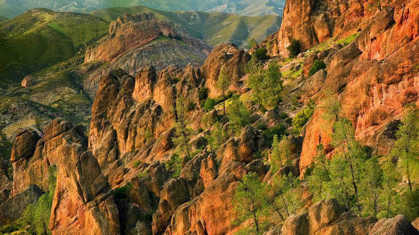 Volcanic slopes in Pinnacles National Park, California (© Don Smith/Getty Images)(Bing United Kingdom)