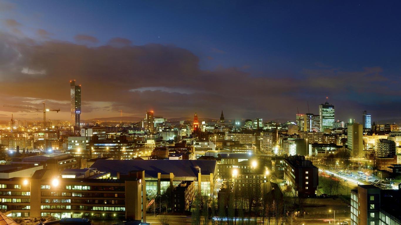 Skyline of Manchester, England (© Andrew Brooks/Gallery Stock)(Bing United Kingdom)
