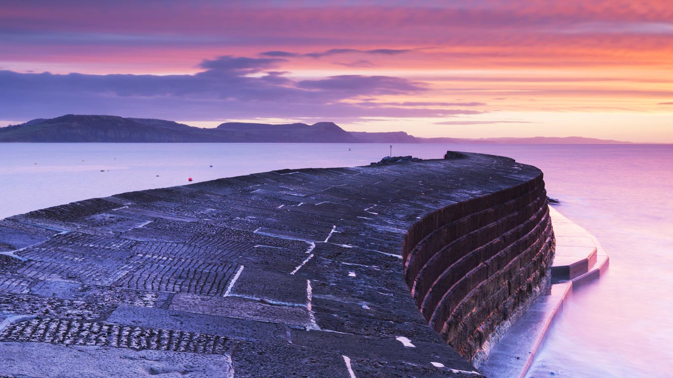 Sunrise over The Cobb, Lyme Regis, Dorset (© Adam Burton/robertharding/Getty Images)(Bing United Kingdom)