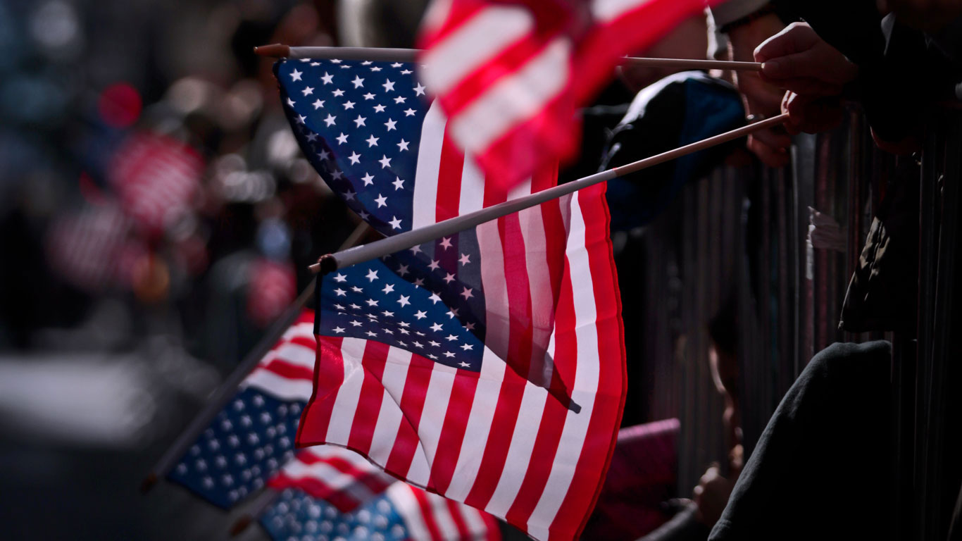 New York City Veterans Day parade (© AP Photo/Julio Cortez)(Bing United States)