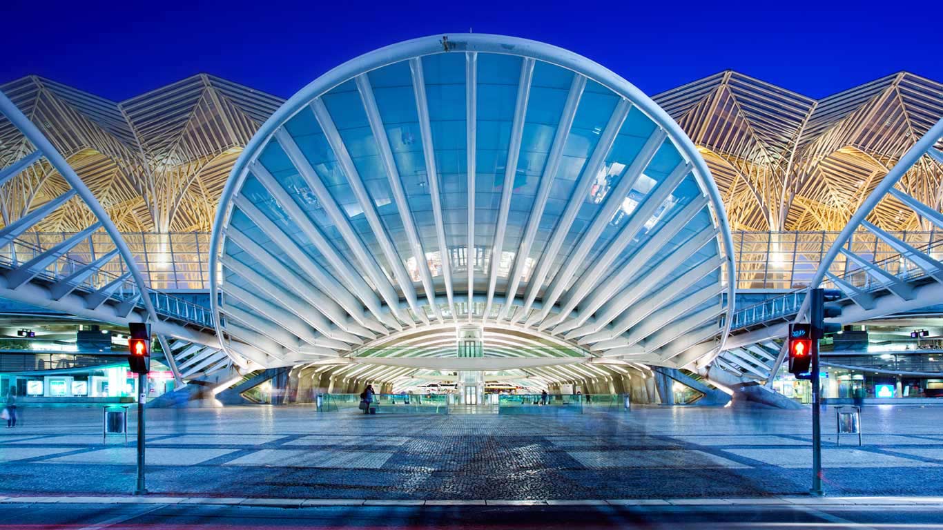 Gare do Oriente in Lisbon, Portugal (© Stefan Kiefer/Superstock)(Bing United Kingdom)