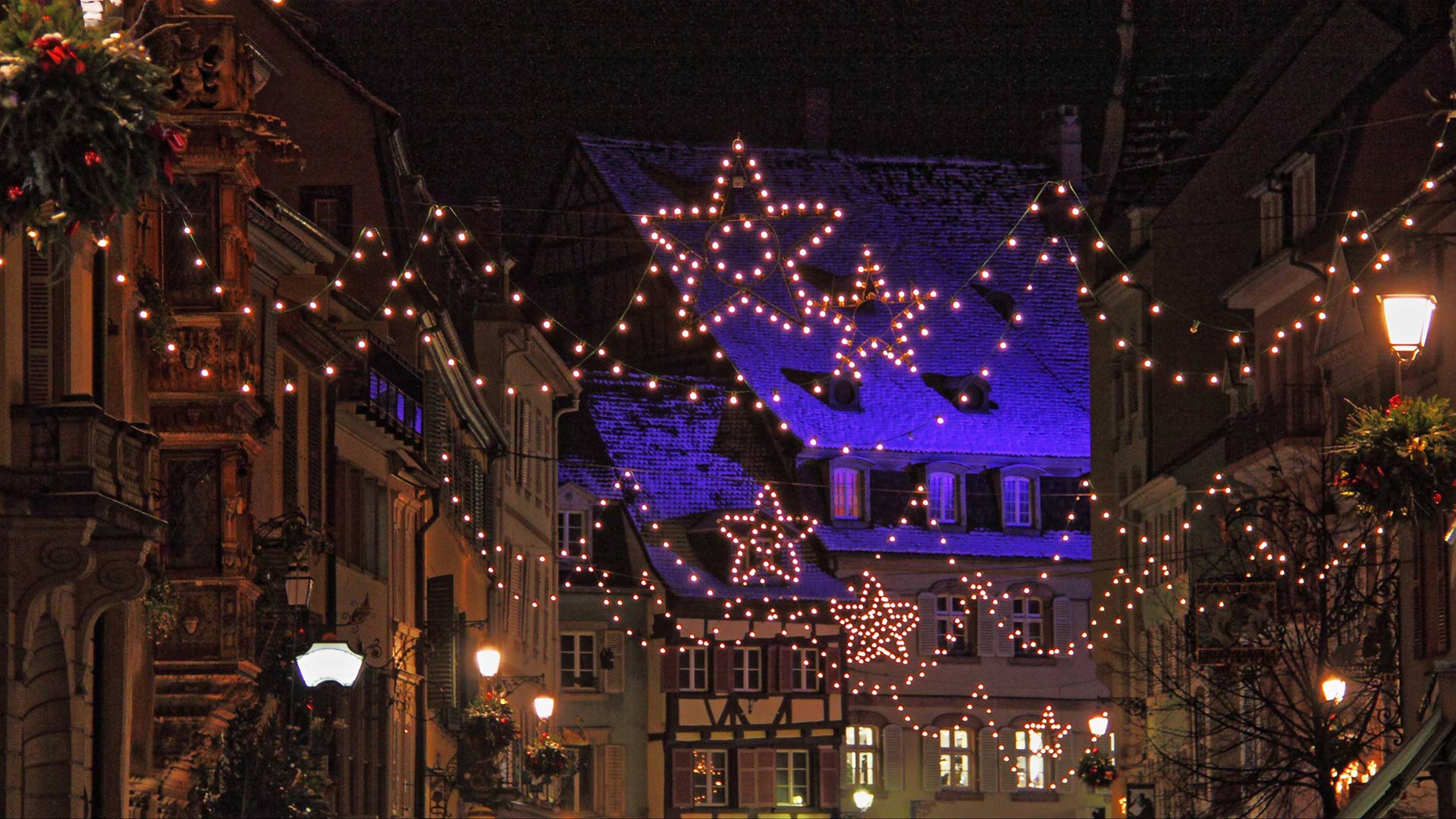 Guirlandes illuminant les rues de Strasbourg (© Marco Desscouleurs/Adobe Photo Stock)(Bing France)