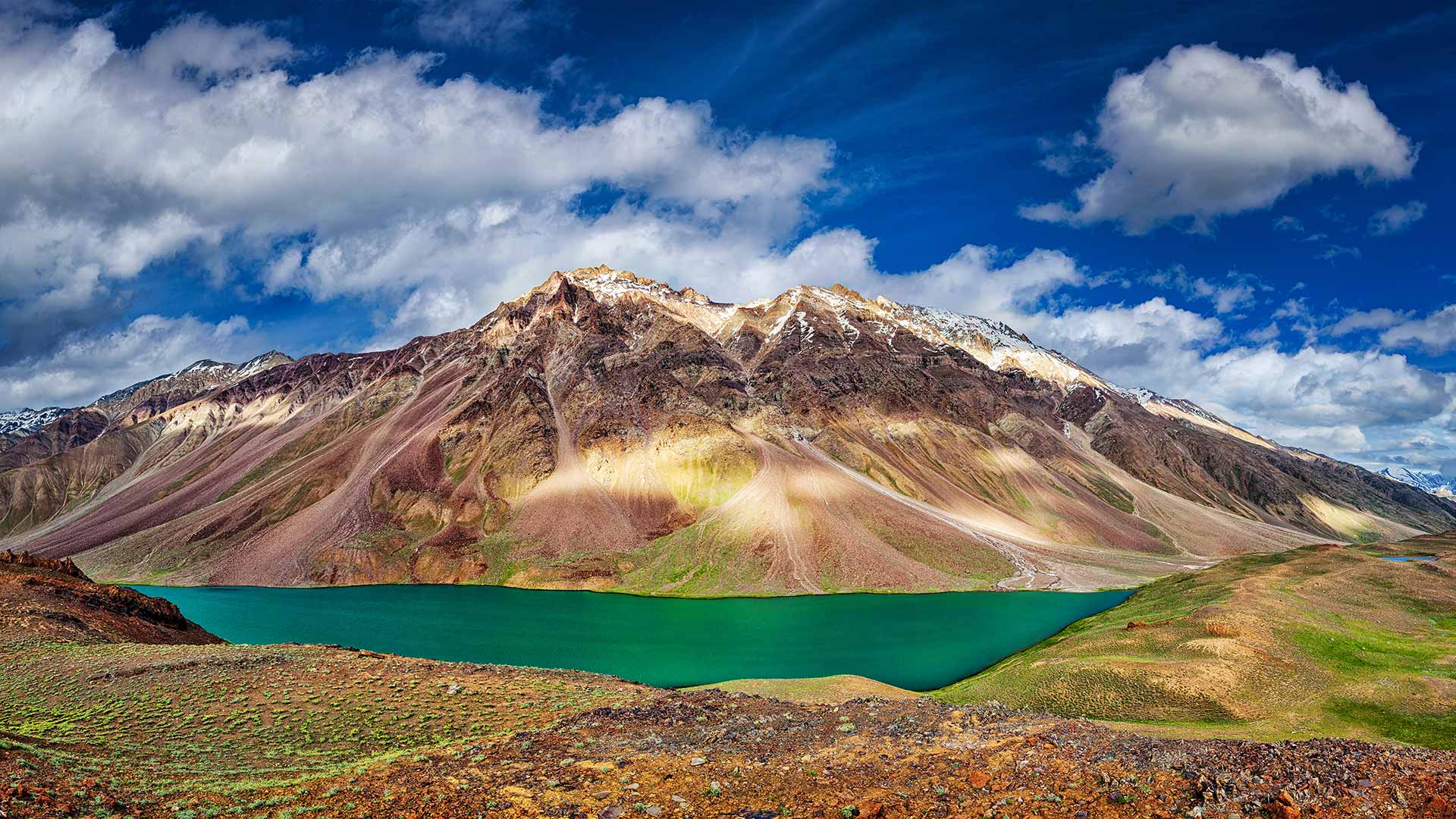 喜马拉雅山脉的钱德拉塔尔湖，印度 (© f9photos/Getty Images Plus)(Bing China)