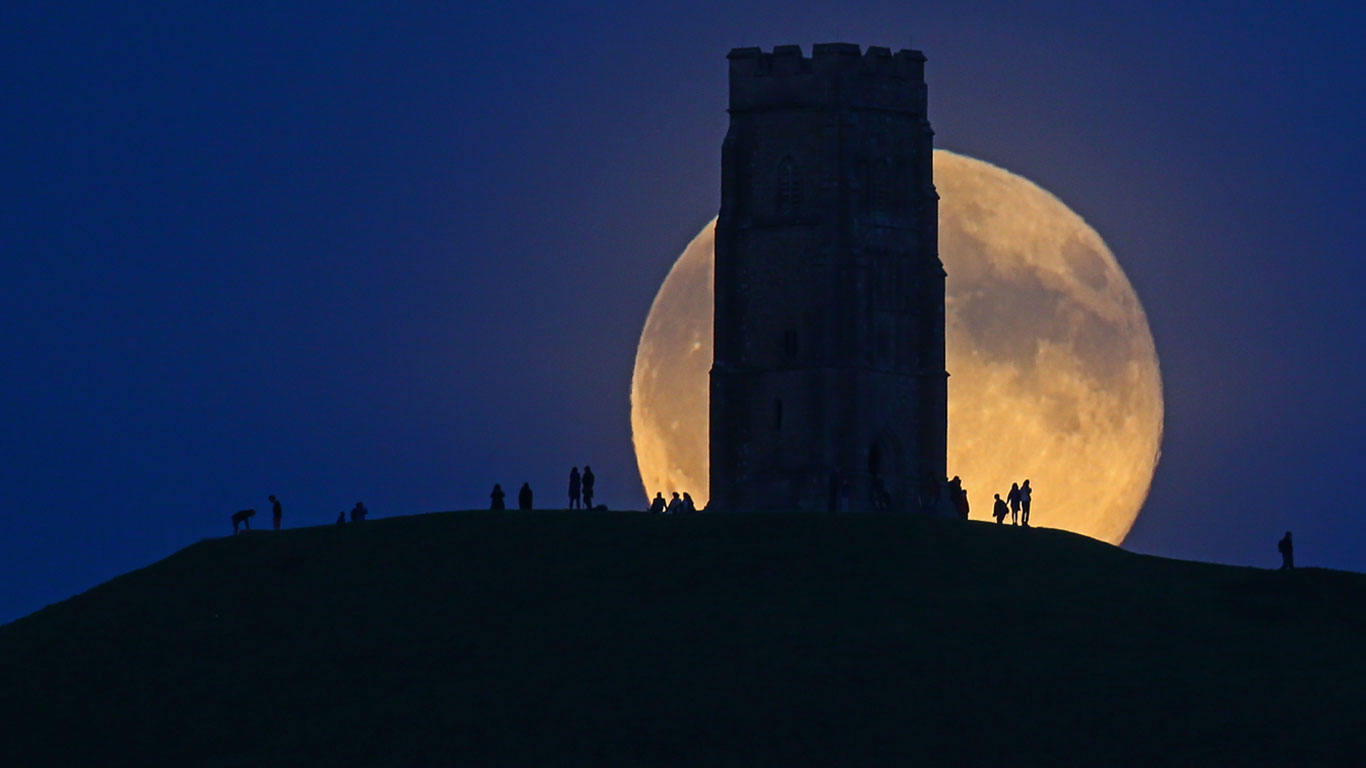 The Moon rises over Glastonbury Tor, Somerset (© Matt Cardy/Getty Images)(Bing United Kingdom)