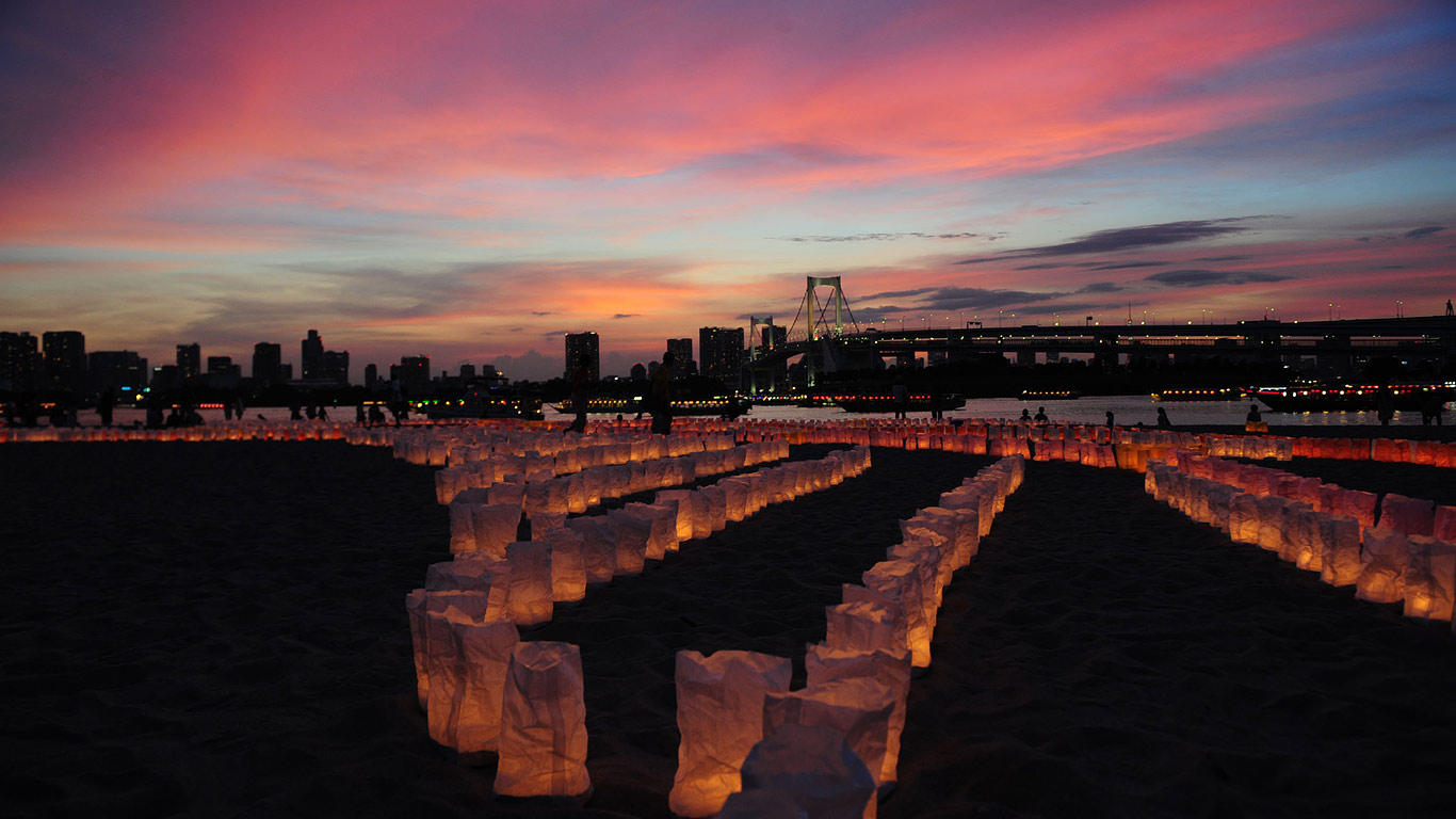 Candles line the beach at Odaiba Marine Park for Marine Day, Tokyo, Japan (© KeystoneUSA-ZUMA/Rex Features)(Bing United States)