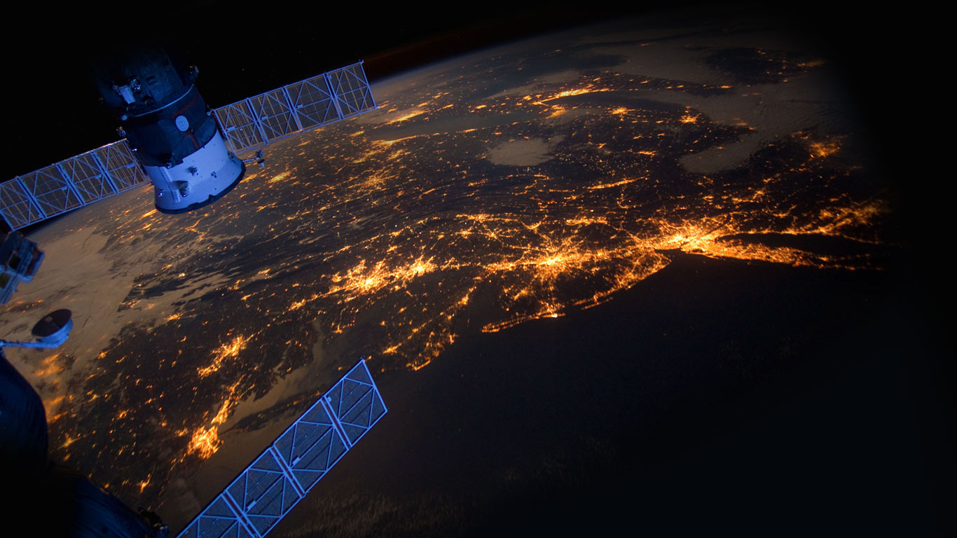 The East Coast of the United States as seen from the International Space Station (© NASA)(Bing United Kingdom)