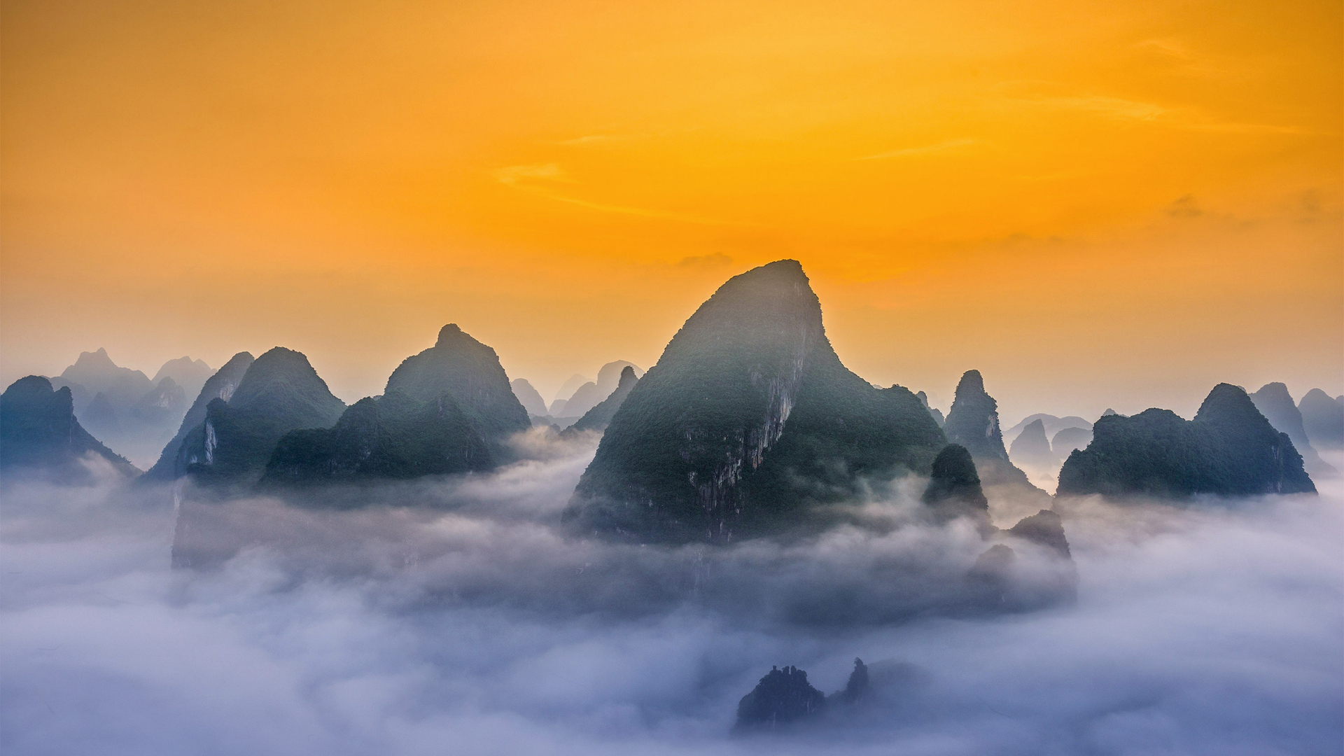 Montagne carsiche nel Guilin e Lijiang River National Park, Cina (© Sean Pavone/Alamy)(Bing Italia)