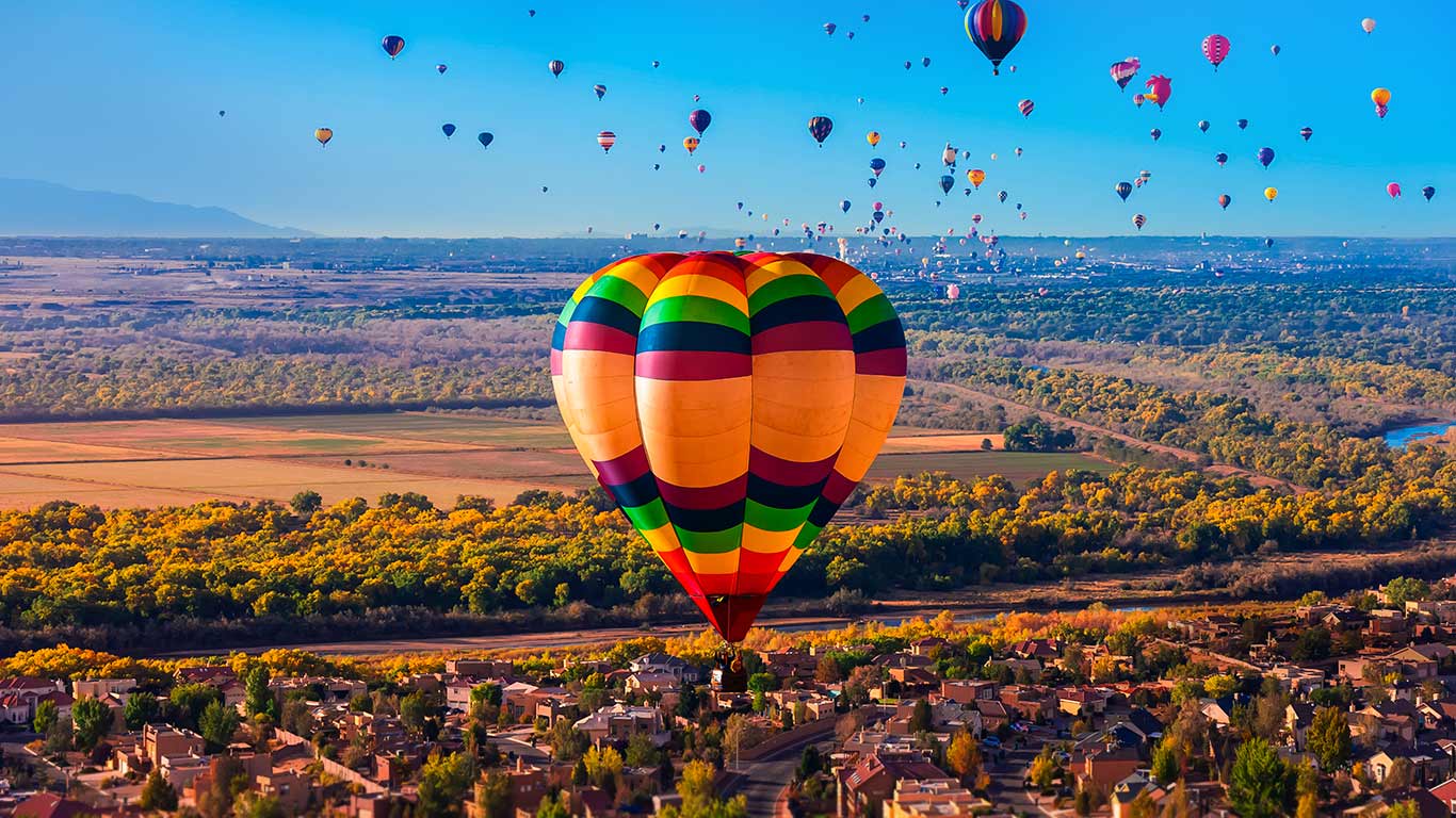 Hot air balloons flying during the Albuquerque International Balloon Fiesta, New Mexico (© Blaine Harrington III/Corbis)(Bing United Kingdom)