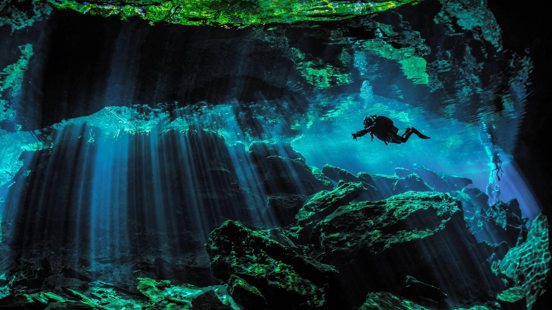 Scuba diver exploring the underwater cenotes near Puerto Aventuras, Mexico (© Extreme Photographer/Getty Images)(Bing United Kingdom)