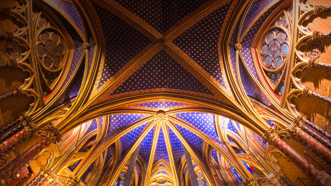 Intérieur de la Sainte-Chapelle à Paris, Île-de-France (© Luciano Mortula/Alamy)(Bing France)