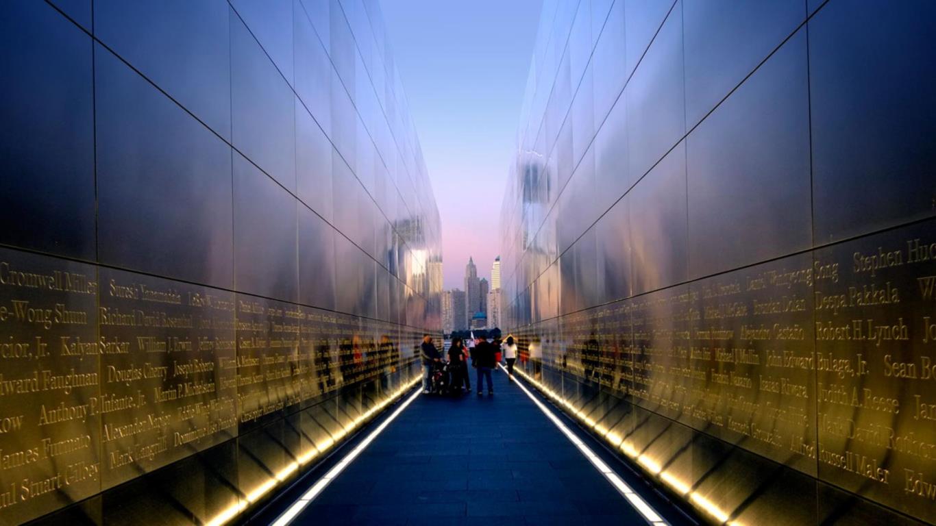 Visitors at the Empty Sky Memorial, Liberty State Park, Jersey City, New Jersey (© Aristide Economopoulos/The Star-Ledger)(Bing United States)