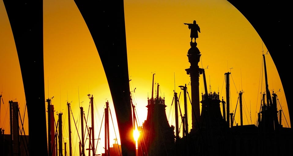 Monument to Christopher Columbus at Port Vell, Barcelona, Spain (© Rafael Campillo/Pixtal/Age Fotostock) &copy; (Bing United Kingdom)