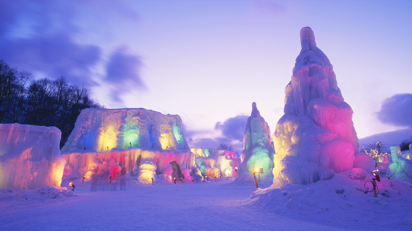 ｢支笏湖氷濤まつり｣北海道,千歳市 (© JTB PHOTO COMMUNICATI/JTB Photo/SuperStock)(Bing Japan)