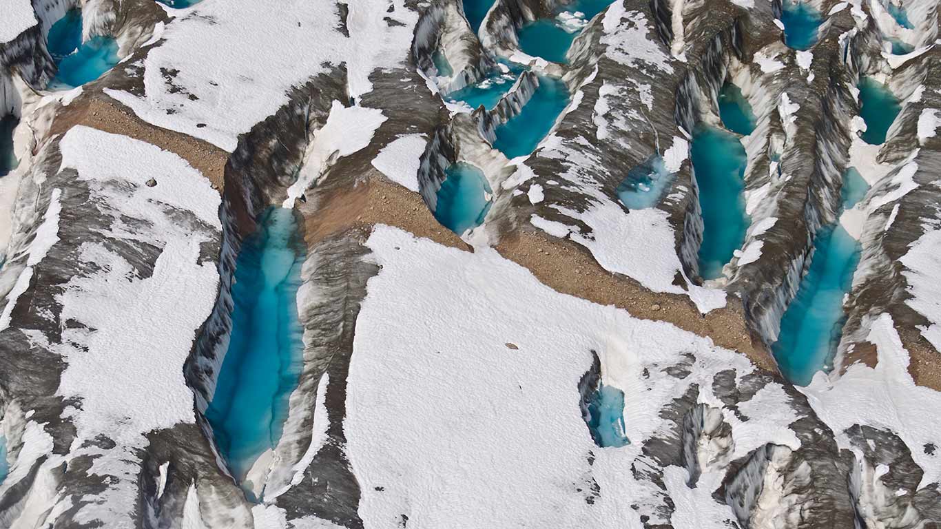 Glacier with lakes, St Elias Range, Yukon (© tibu/Getty Imgaes)(Bing Canada)