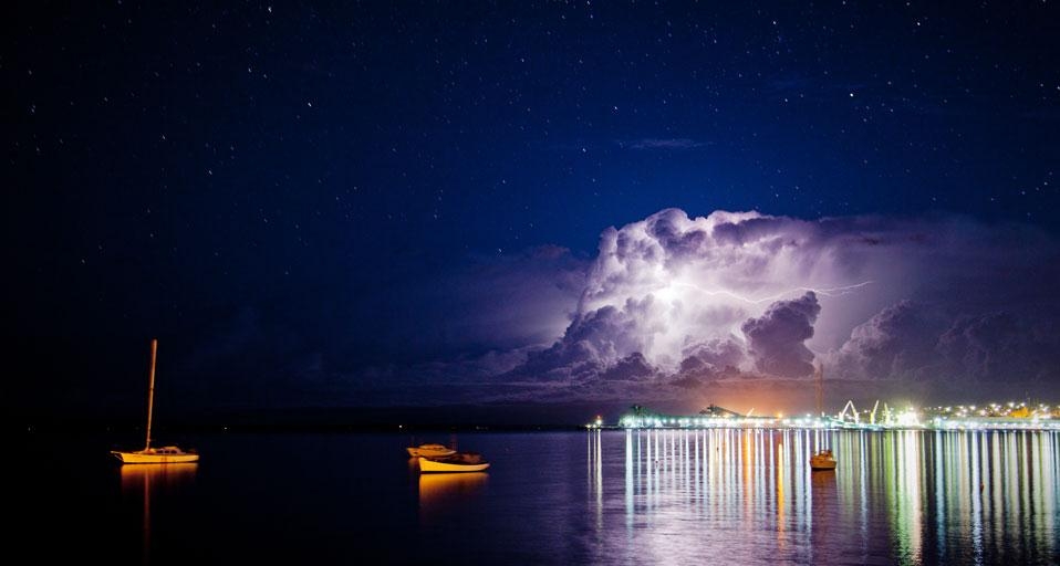 Lightning storm over Port Lincoln with reflections of large storm clouds in waters of Boston Bay, South Australia (© John White Photos/Flickr/Getty Images) &copy; (Bing Canada)