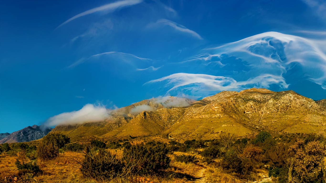 Cirrus clouds over Guadalupe Mountains National Park, Texas (© Viktor Posnov/Getty Images)(Bing United Kingdom)