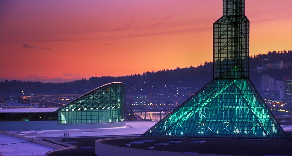 The Oregon Convention Center in Portland, Oregon (© Janis Miglavs/Danita Delimont) &copy; (Bing Canada)