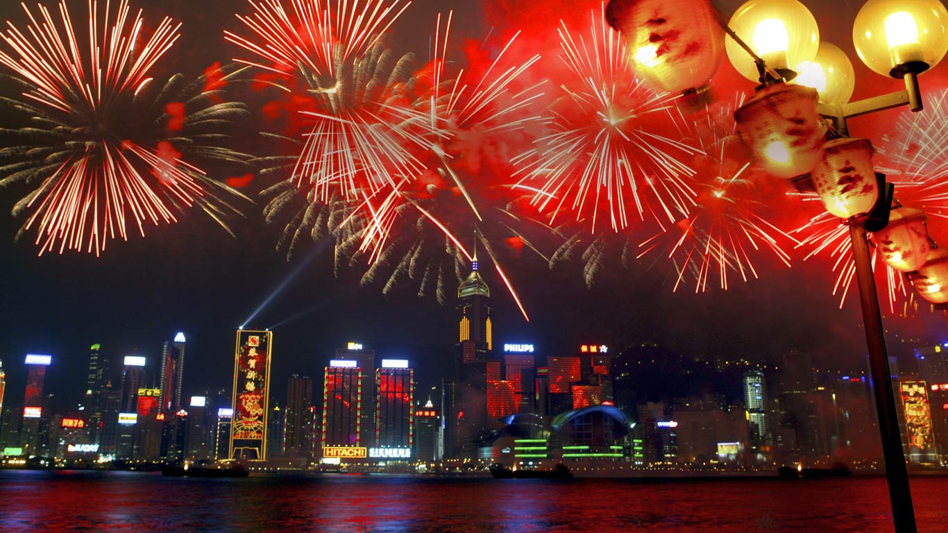 Fireworks in Victoria Harbour during the Chinese new year, Hong Kong, China (© Fumio Okada/age fotostock)(Bing United Kingdom)