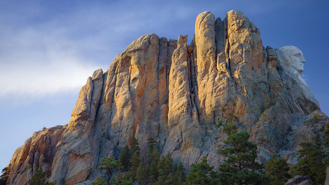Profile of George Washington at Mount Rushmore National Memorial, South Dakota (© Visions of America/SuperStock)(Bing United States)