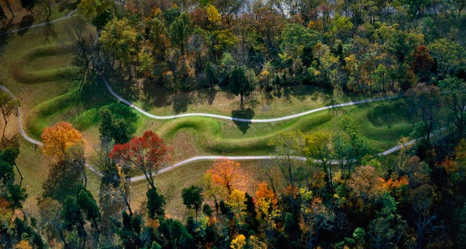 The Great Serpent Mound, a pre-historic effigy mound, along Ohio Brush Creek in Ohio, USA -- Tom Till/Superstock &copy; (Bing United Kingdom)