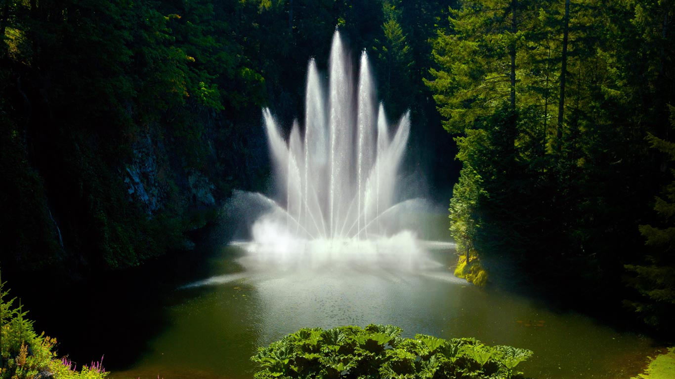 Ross Fountain at Butchart Gardens in Victoria, British Columbia, Canada (© Reimar 8/Alamy)(Bing United Kingdom)