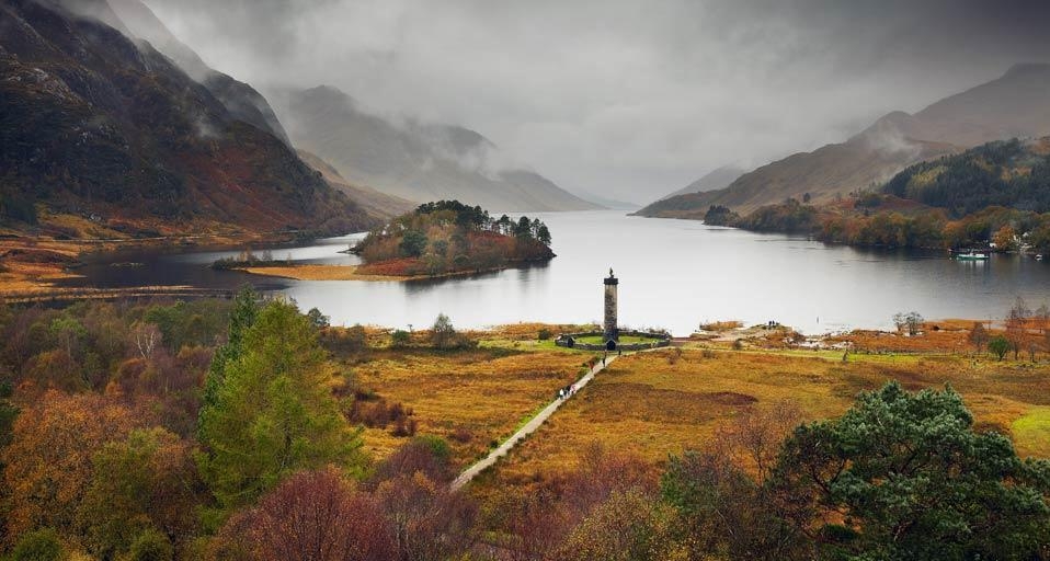The Glenfinnan Monument, Fort William,  Loch Shiel, Scotland (© SIME/eStock Photo) &copy; (Bing United Kingdom)