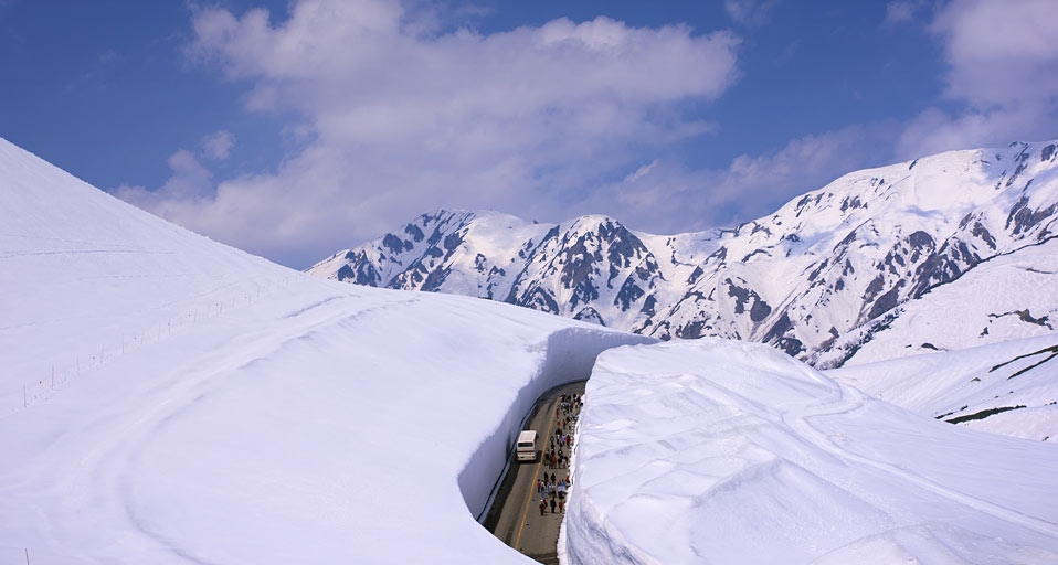 ｢雪の大谷｣富山, 立山 -- Japan Travel Bureau/Photolibrary &copy; (Bing Japan)