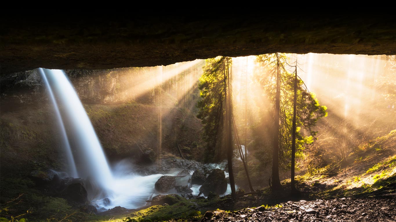 The North Falls in Silver Falls State Park, Oregon, USA (© Matthew Kuhns/Tandem Stills + Motion)(Bing United Kingdom)