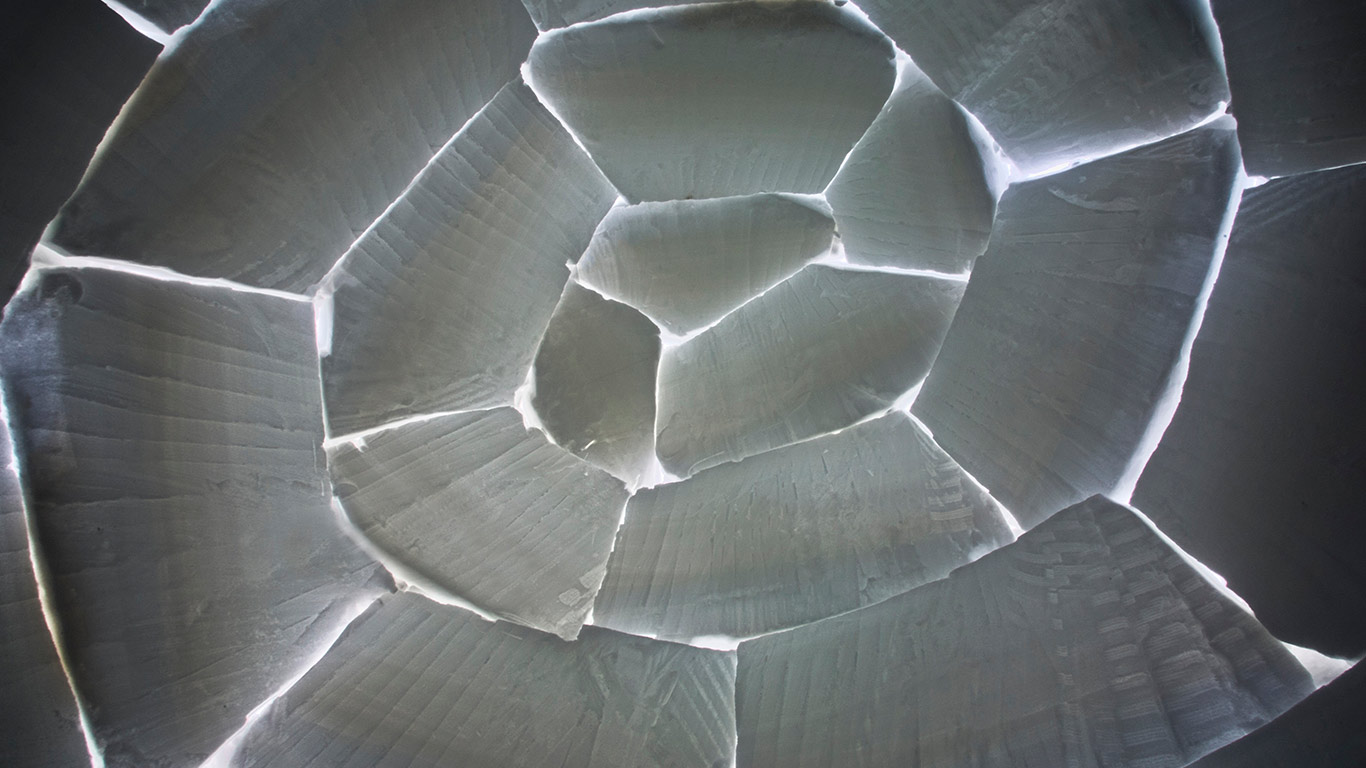 Interior of an Igloo in Baffin Island, Nunavut (© Paul Zizka/Aurora Photos)(Bing Canada)