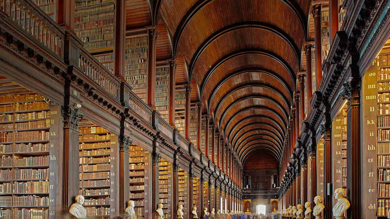 Trinity College Library in Dublin, Ireland (© Nigel Hicks/Robert Harding/Aurora Photos)(Bing Canada)