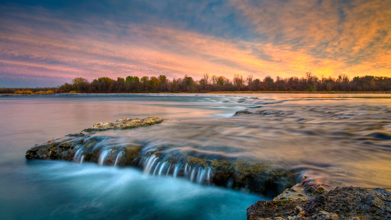 River flowing over rocks at twilight, Coteau-du-Lac, Que. (© Patrick Di Fruscia/Visuals Unlimited)(Bing Canada)