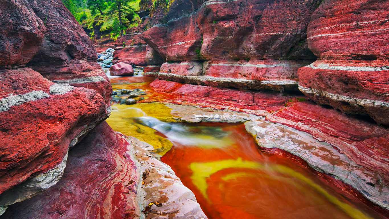 Mountain brook in Red Rock Canyon in Waterton Lakes National Park (© Frank Krahmer/Corbis)(Bing Canada)