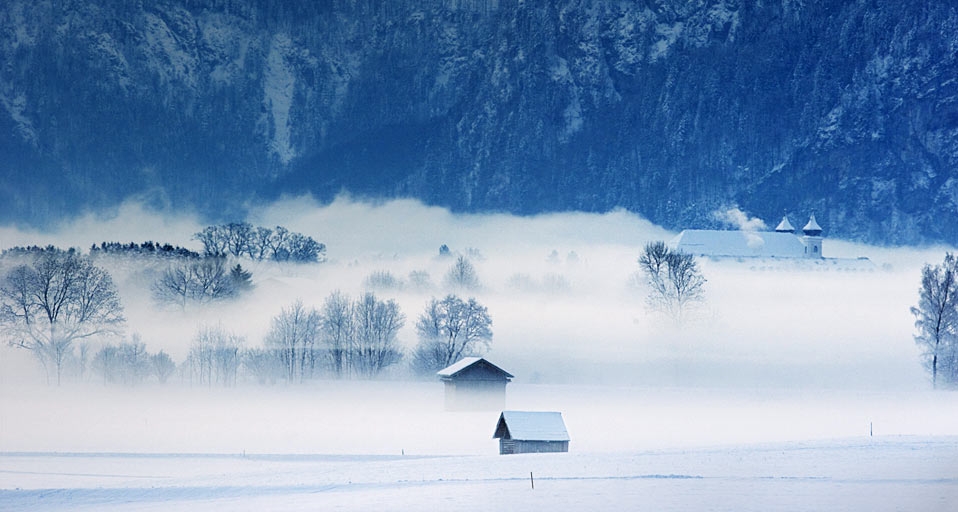 冬季清晨的德国修道院 (© Imagebroker RF/Photolibrary) &copy; (Bing China)