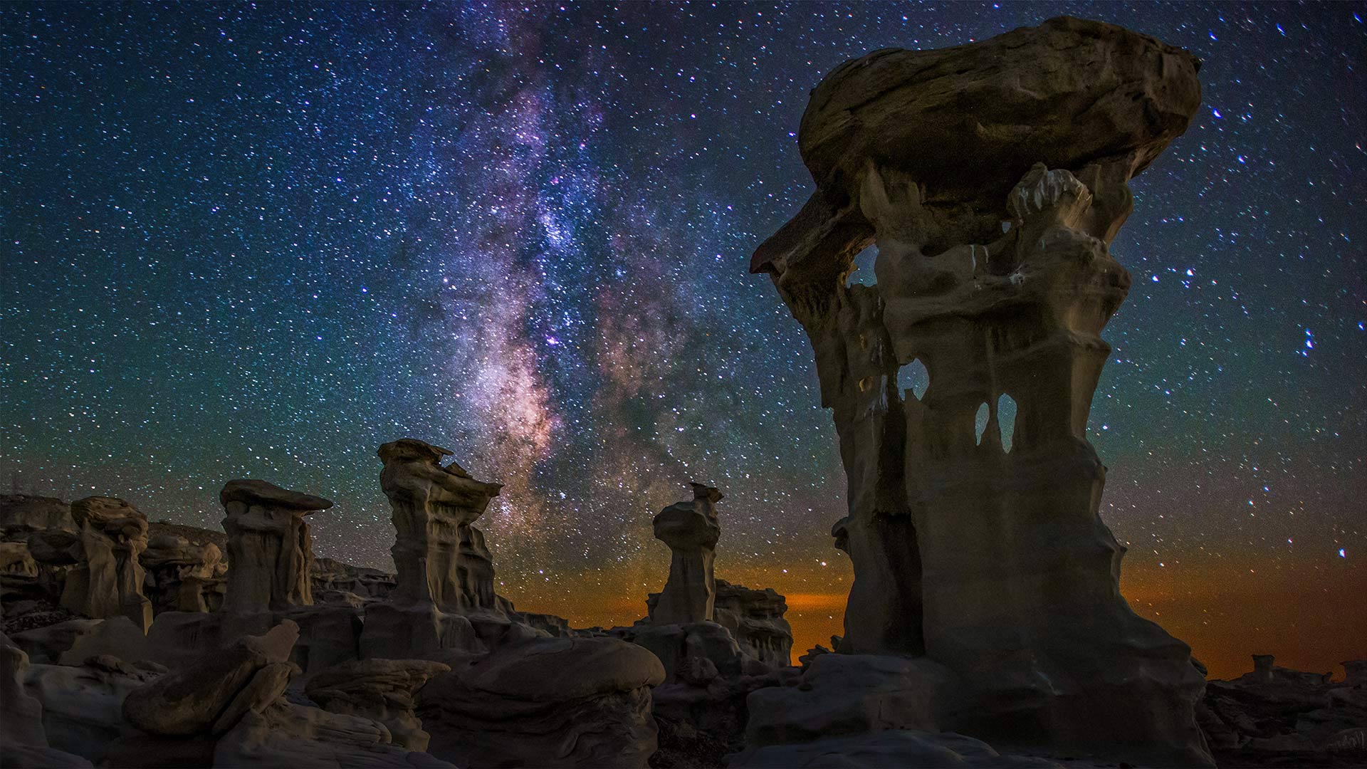 Milky Way over the Bisti/De-Na-Zin Wilderness in New Mexico, USA (© Cory Marshall/Tandem Stills + Motion)(Bing United Kingdom)