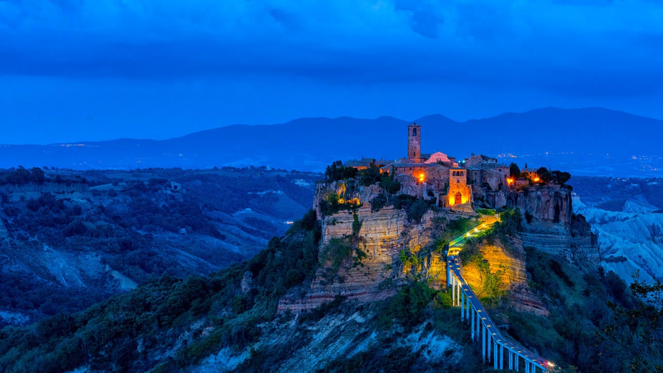 Civita di Bagnoregio, Italy (© Westend61/SuperStock)(Bing United Kingdom)