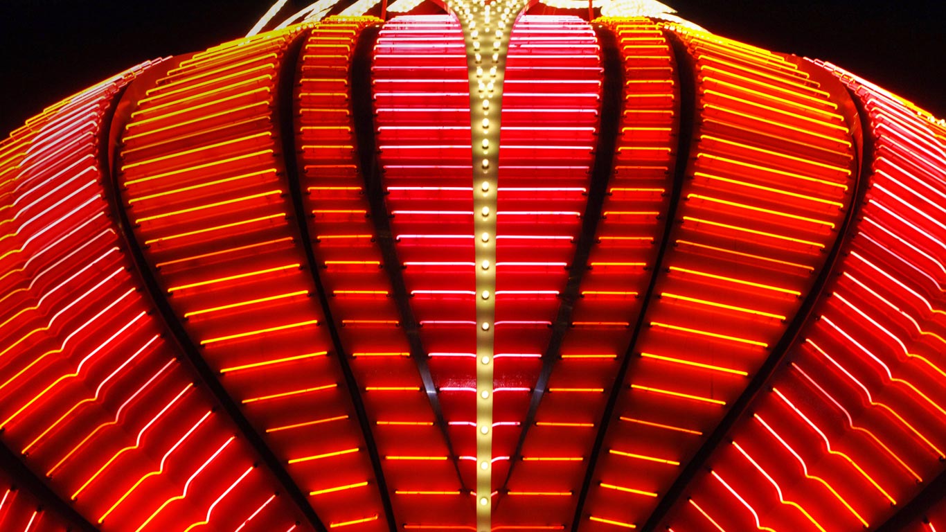 美国拉斯维加斯，弗拉明戈赌场的霓虹灯标志 (© Jack Sullivan/Alamy)(Bing China)